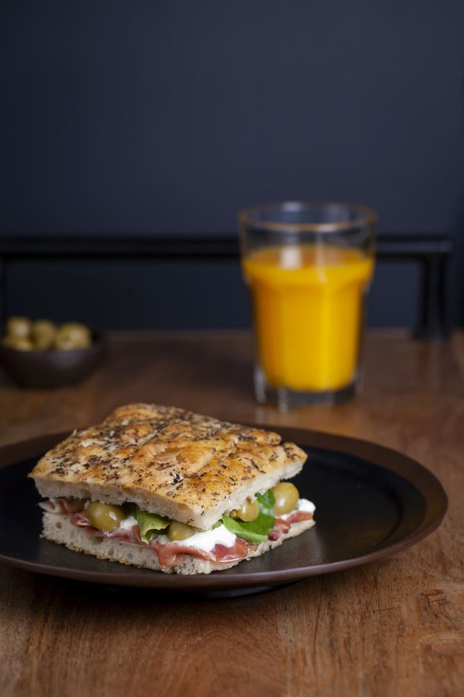 Focaccia de jamón serrano con jugo natural